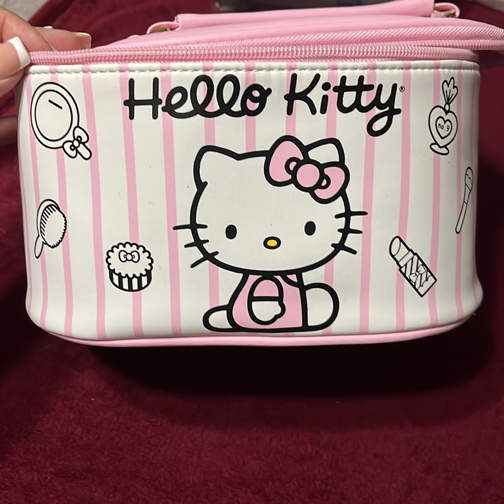 Hello Kitty makeup case - Picture 4 of 4